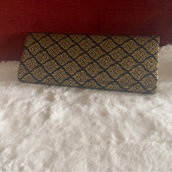 PreLoved black&gold clutch - Picture 3 of 3